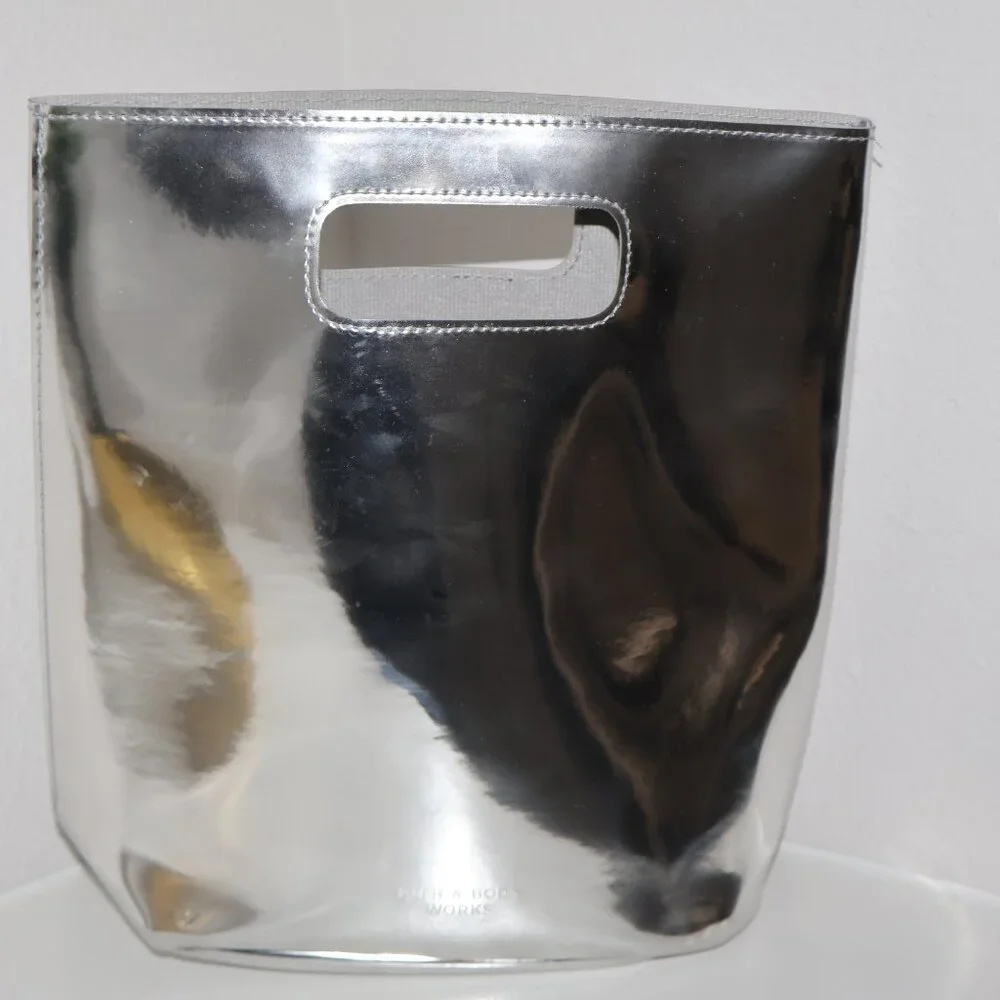Bath & Body Works Silver reusable gift bag - Picture 4 of 9
